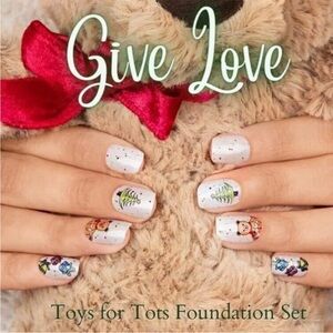 *Retired* Color Street: Give
Love Christmas Holiday Winter Tree Presents Toys